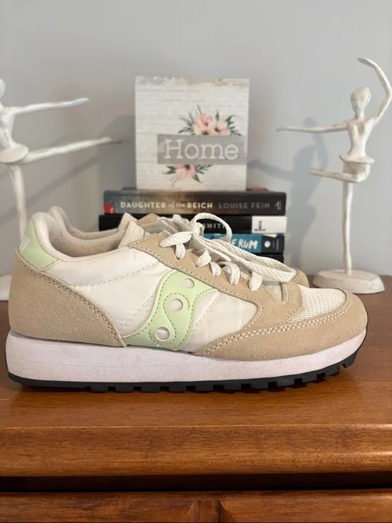 Saucony Women's Beige White Sneakers with Pastel Accents - Picture 2 of 2